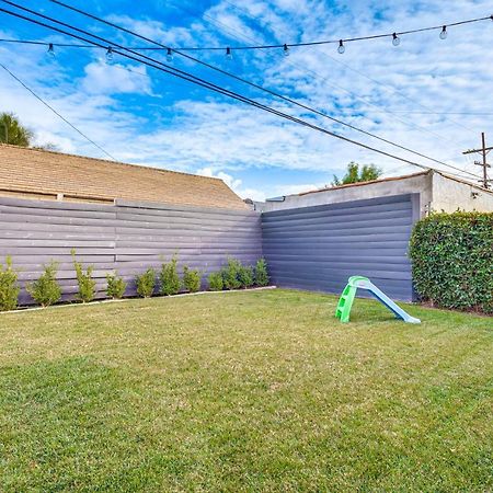 Centrally Located Los Angeles Home With Courtyard Exterior photo