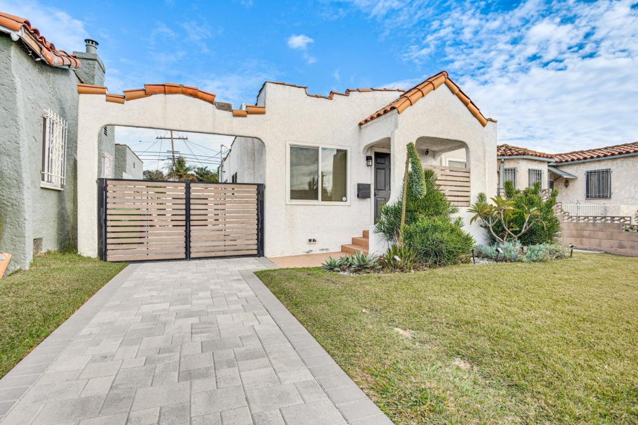 Centrally Located Los Angeles Home With Courtyard Exterior photo